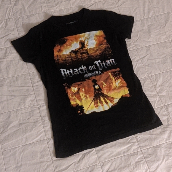 Attack on Titan women's top - Picture 2 of 3